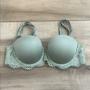 Victoria's Secret Green Lace Trim Bra